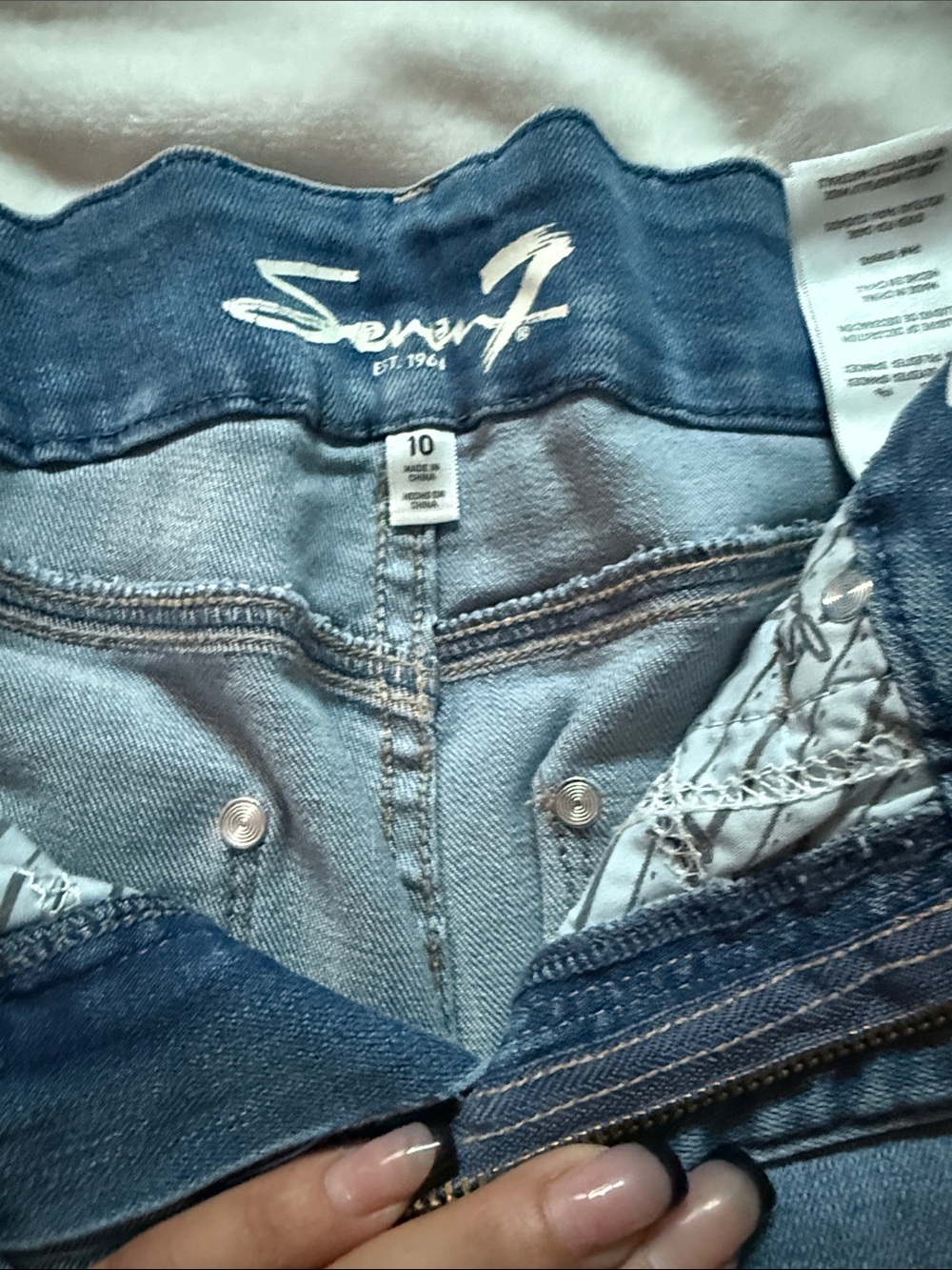 Seven7 Women's Medium Blue Stretch Denim Jeggings with Branded Waistband
